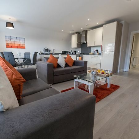 Helios Court Penthouse Serviced Apartment By Ferndale メイデンヘッド エクステリア 写真