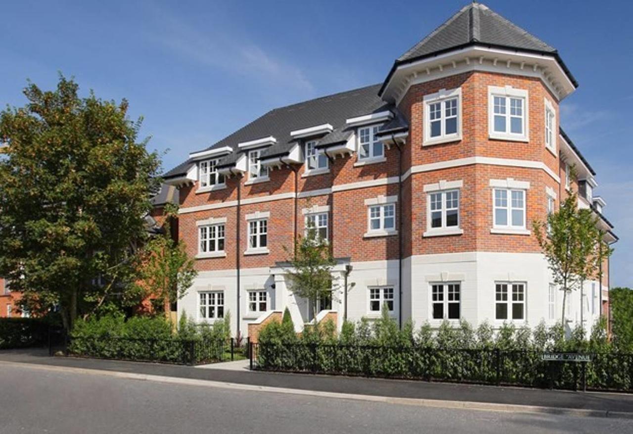 Helios Court Penthouse Serviced Apartment By Ferndale メイデンヘッド エクステリア 写真