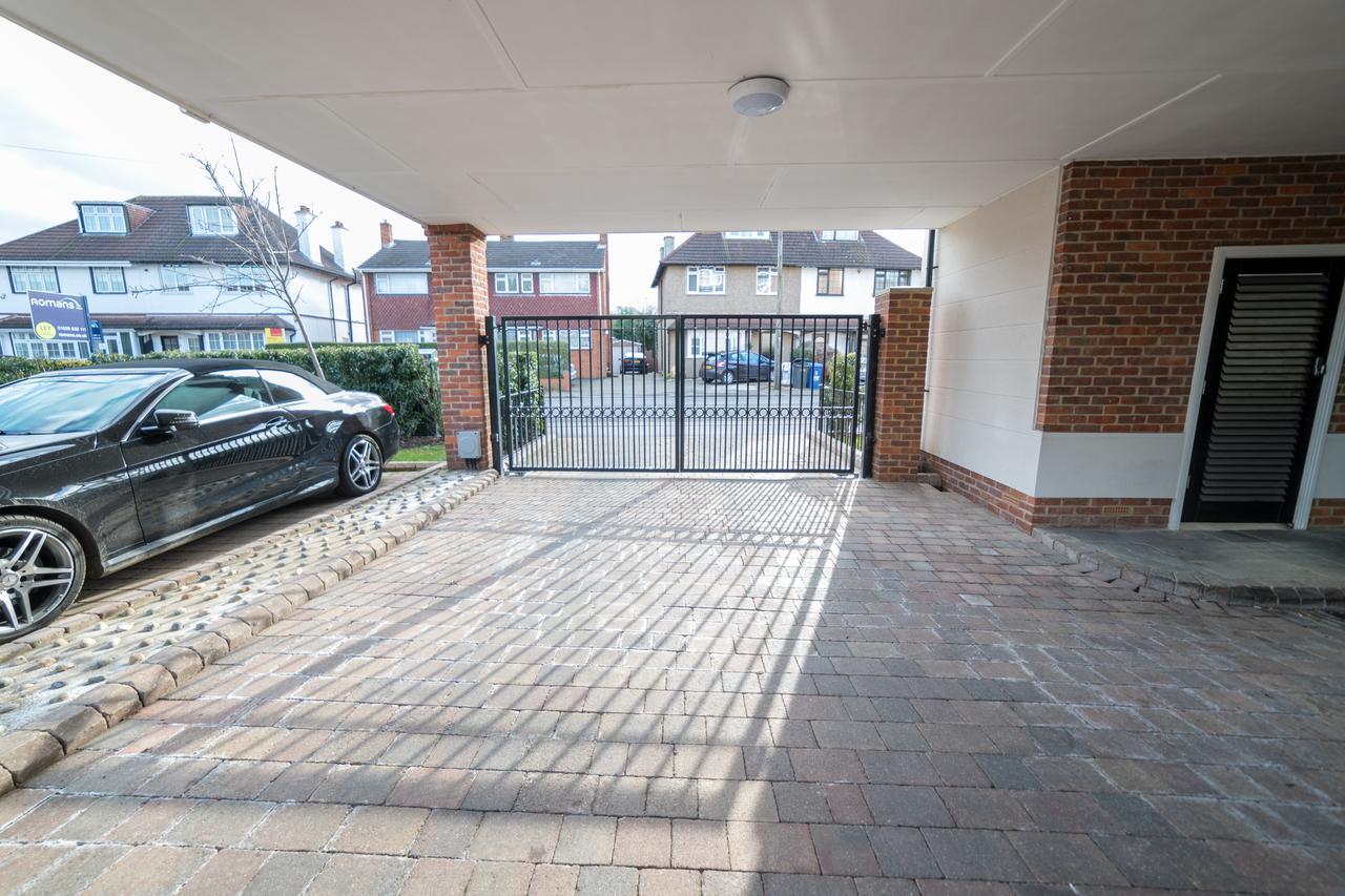 Helios Court Penthouse Serviced Apartment By Ferndale メイデンヘッド エクステリア 写真