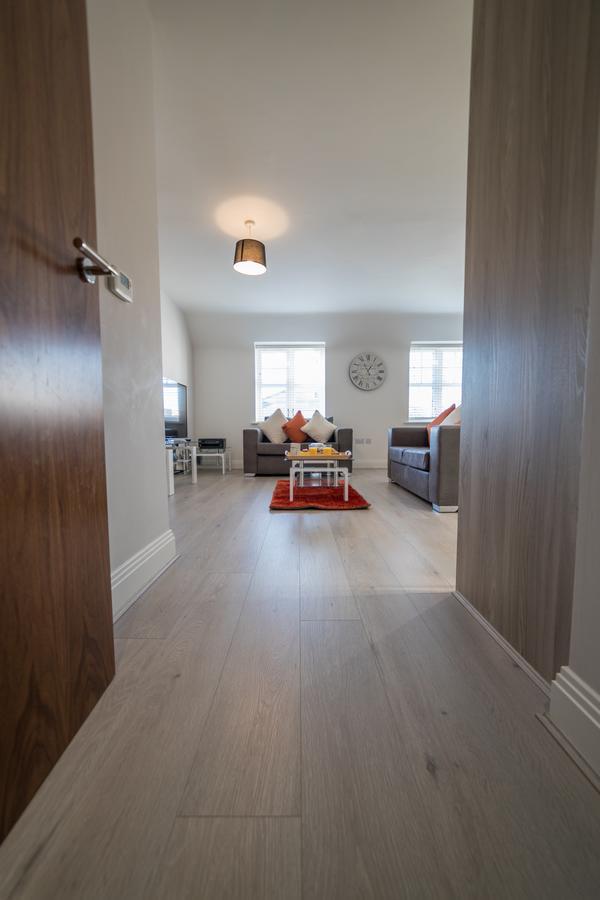 Helios Court Penthouse Serviced Apartment By Ferndale メイデンヘッド エクステリア 写真