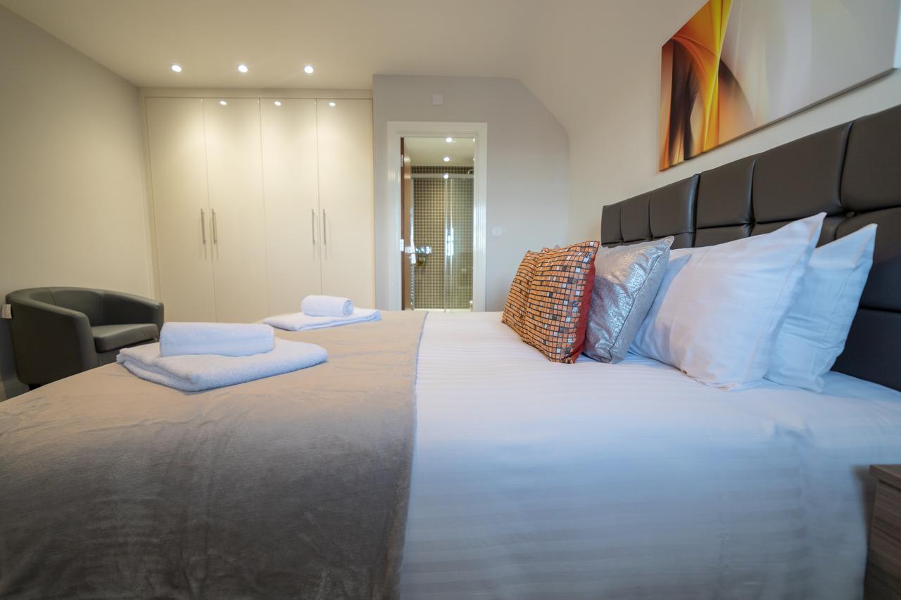 Helios Court Penthouse Serviced Apartment By Ferndale メイデンヘッド エクステリア 写真