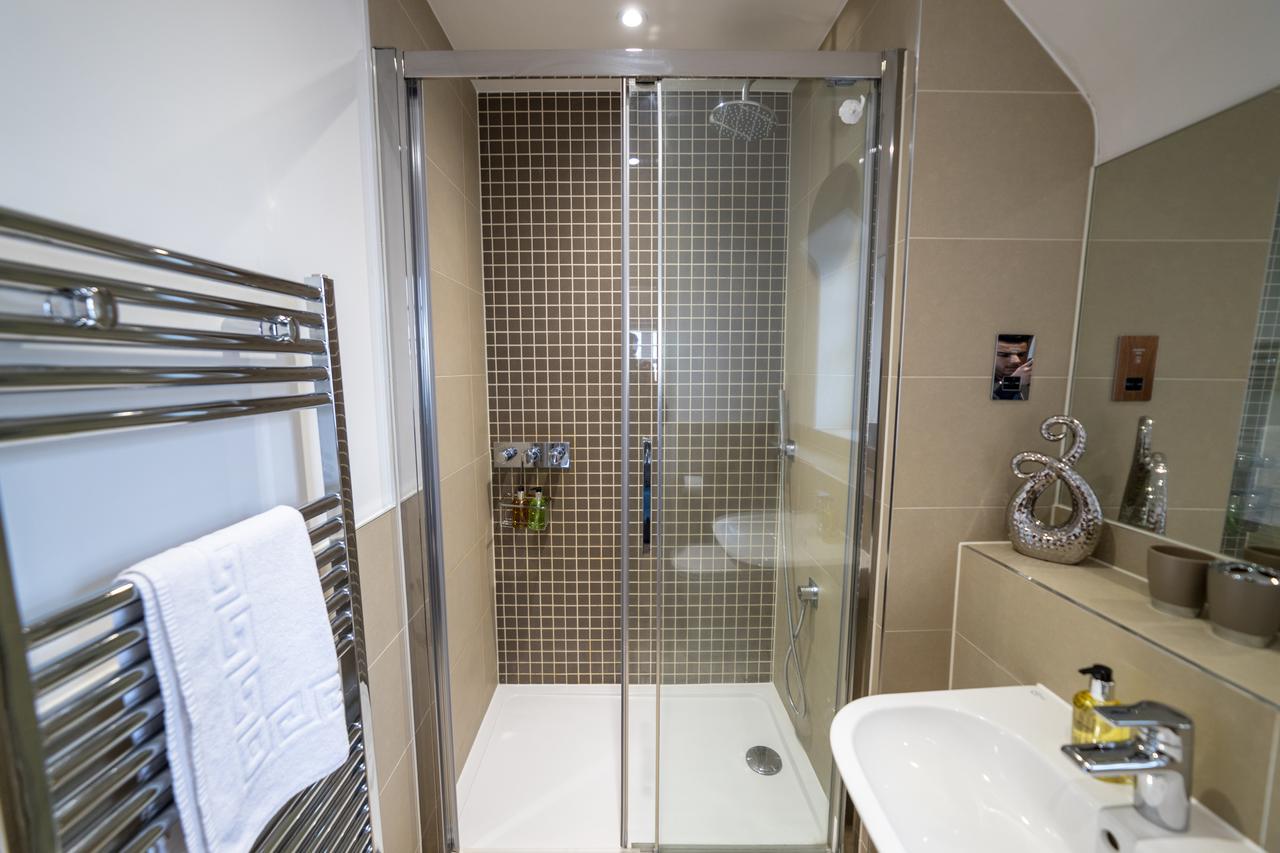Helios Court Penthouse Serviced Apartment By Ferndale メイデンヘッド エクステリア 写真
