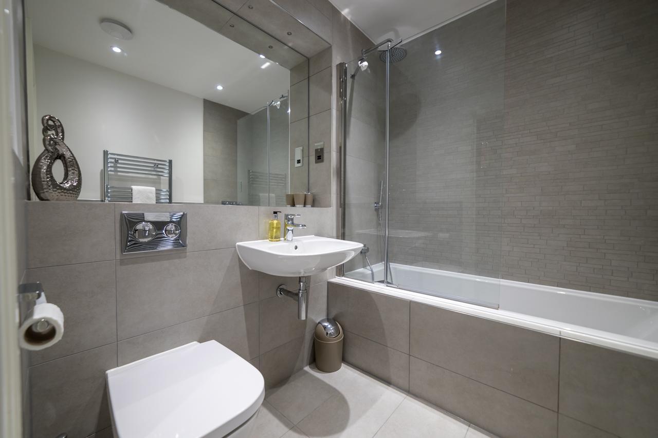 Helios Court Penthouse Serviced Apartment By Ferndale メイデンヘッド エクステリア 写真