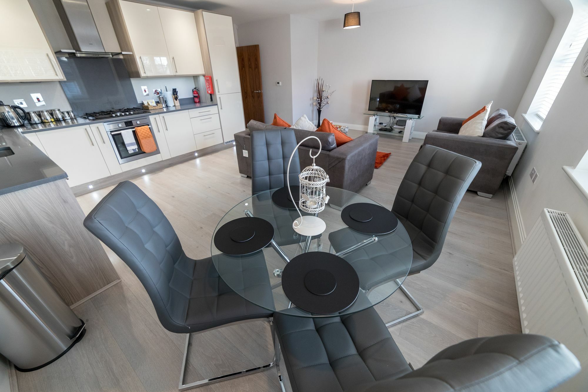 Helios Court Penthouse Serviced Apartment By Ferndale メイデンヘッド エクステリア 写真