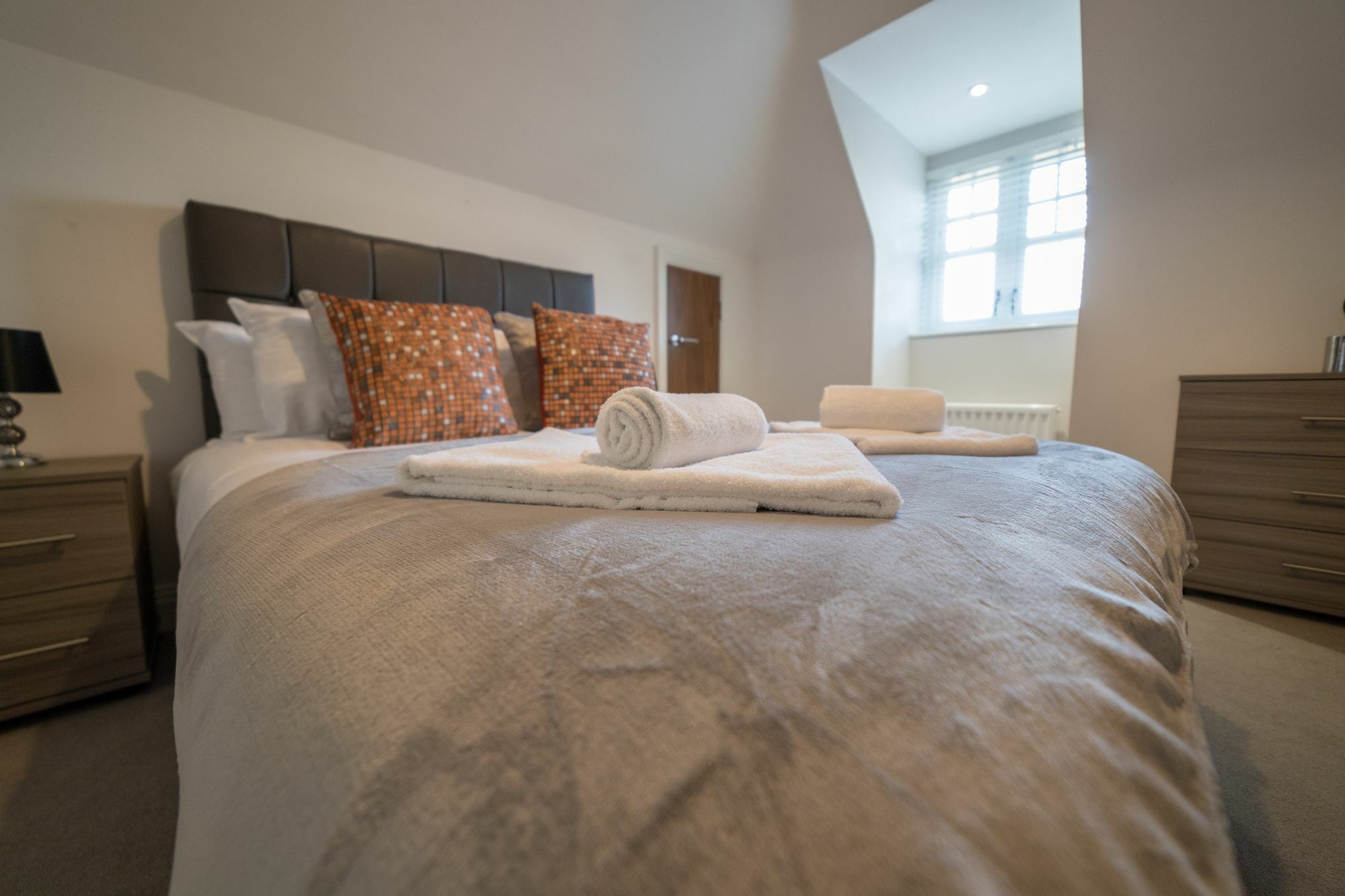 Helios Court Penthouse Serviced Apartment By Ferndale メイデンヘッド エクステリア 写真