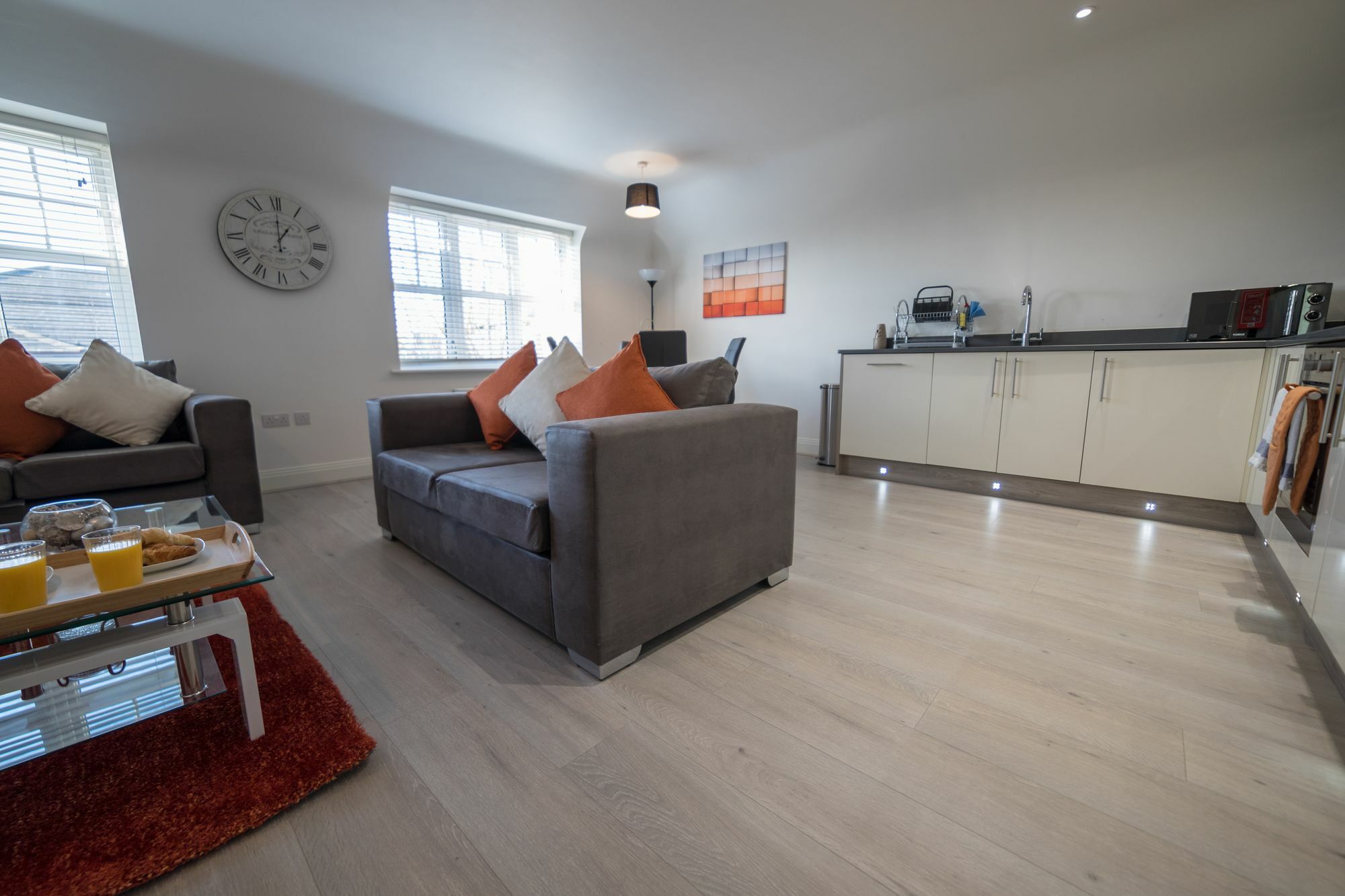 Helios Court Penthouse Serviced Apartment By Ferndale メイデンヘッド エクステリア 写真