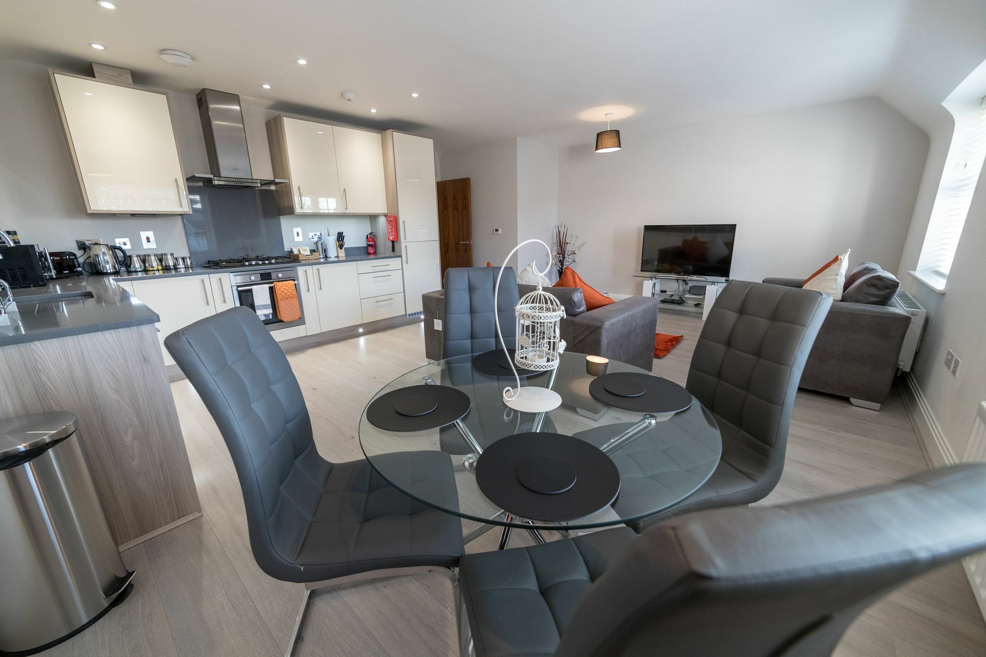Helios Court Penthouse Serviced Apartment By Ferndale メイデンヘッド エクステリア 写真