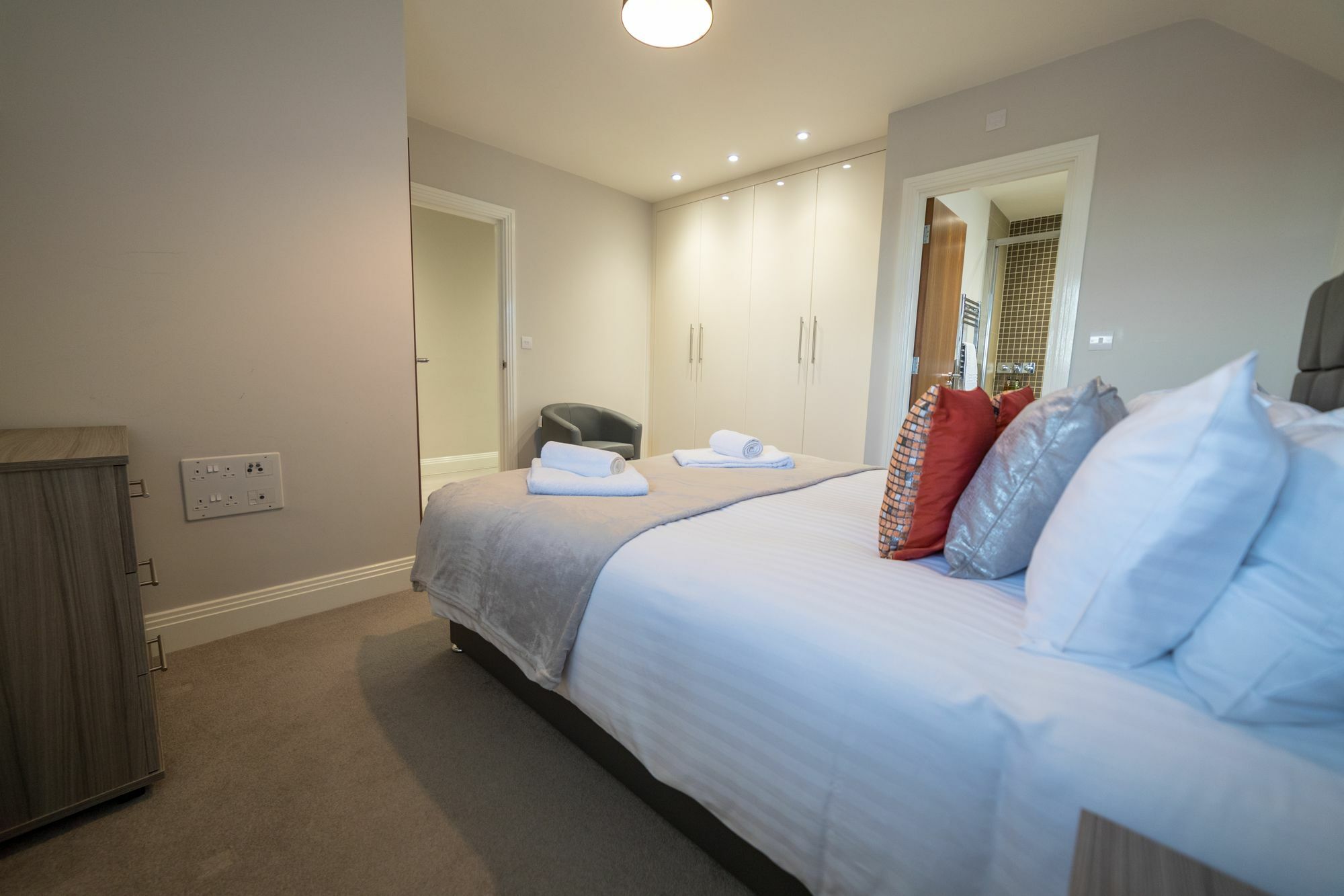 Helios Court Penthouse Serviced Apartment By Ferndale メイデンヘッド エクステリア 写真