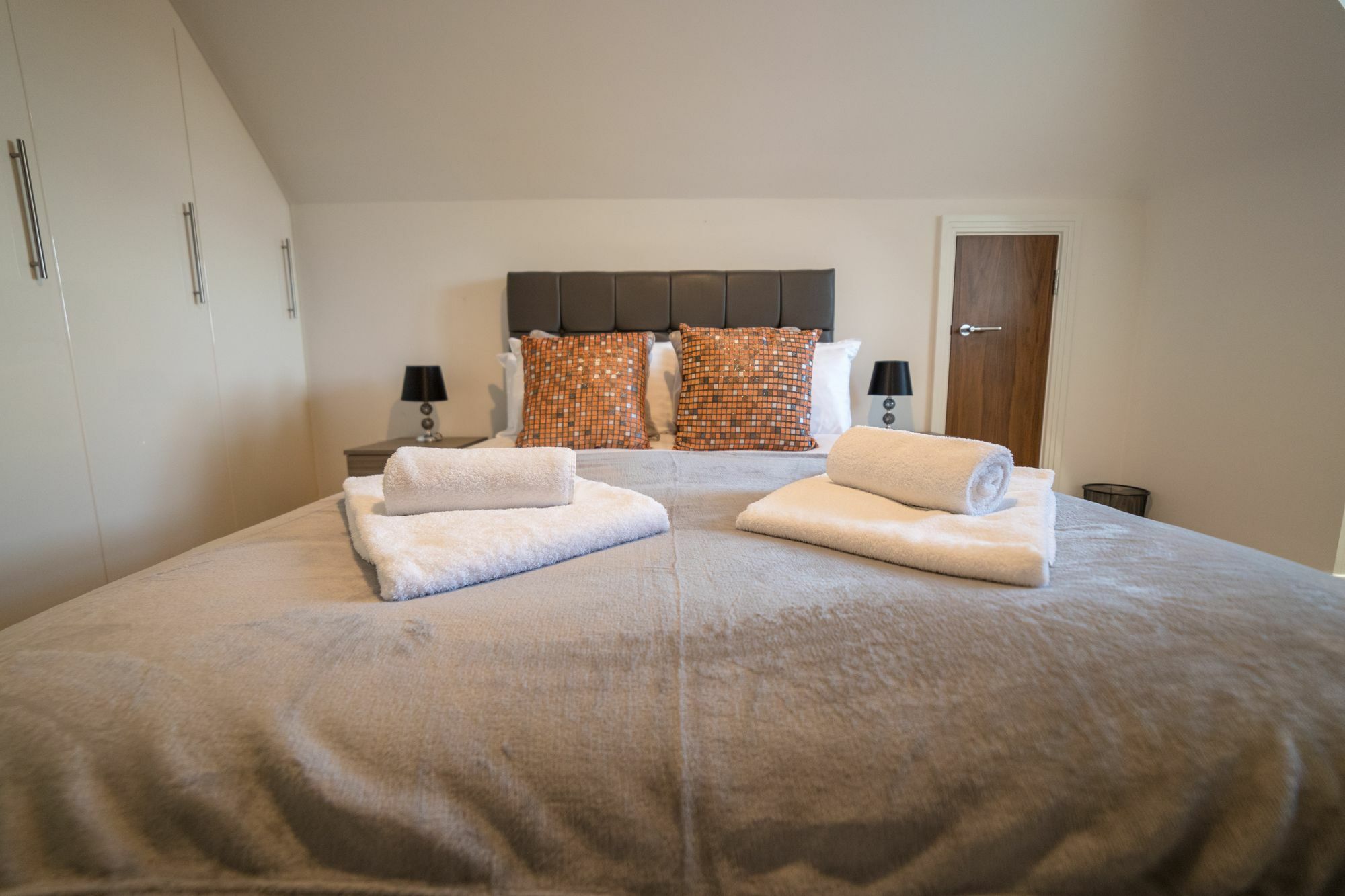 Helios Court Penthouse Serviced Apartment By Ferndale メイデンヘッド エクステリア 写真