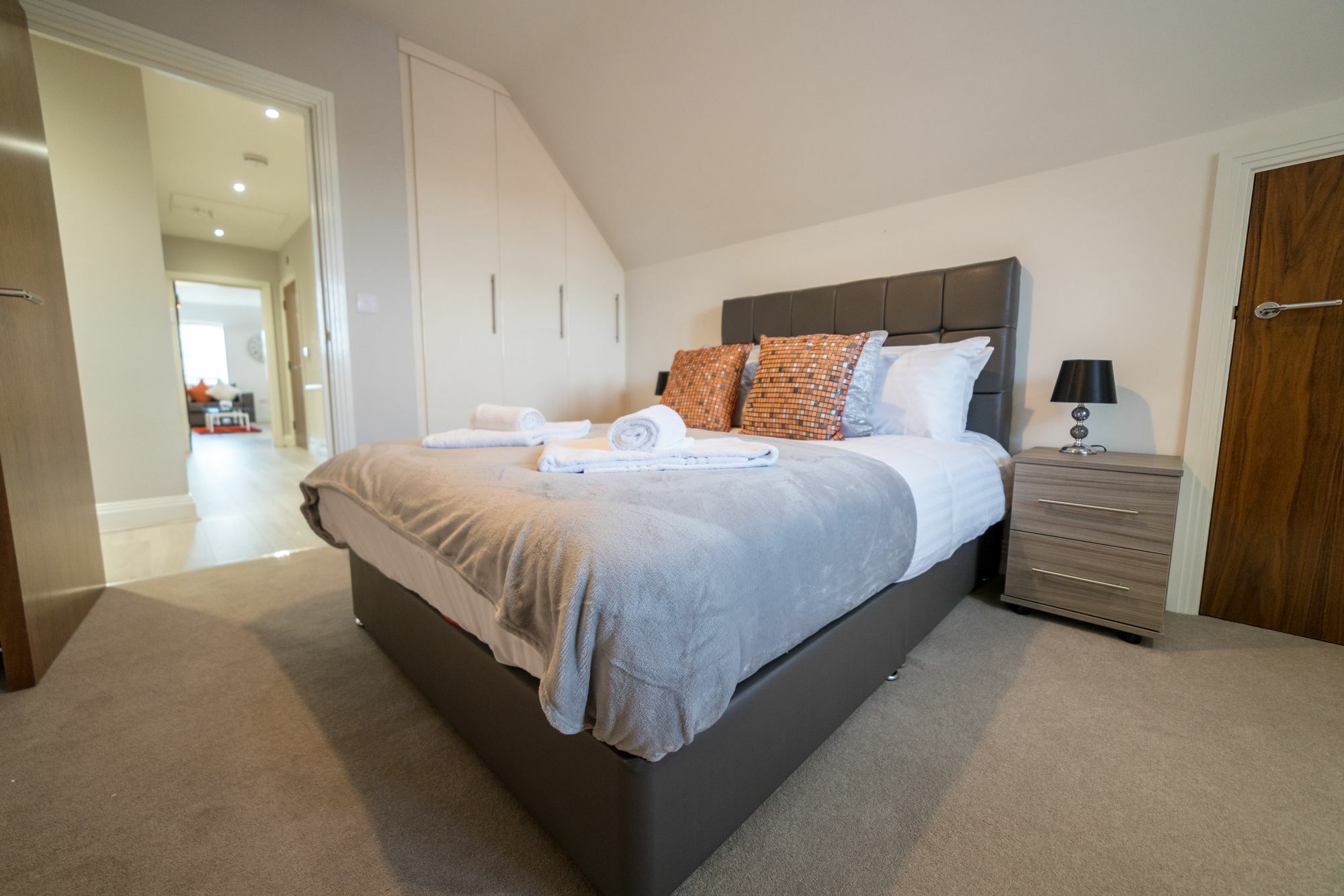 Helios Court Penthouse Serviced Apartment By Ferndale メイデンヘッド エクステリア 写真