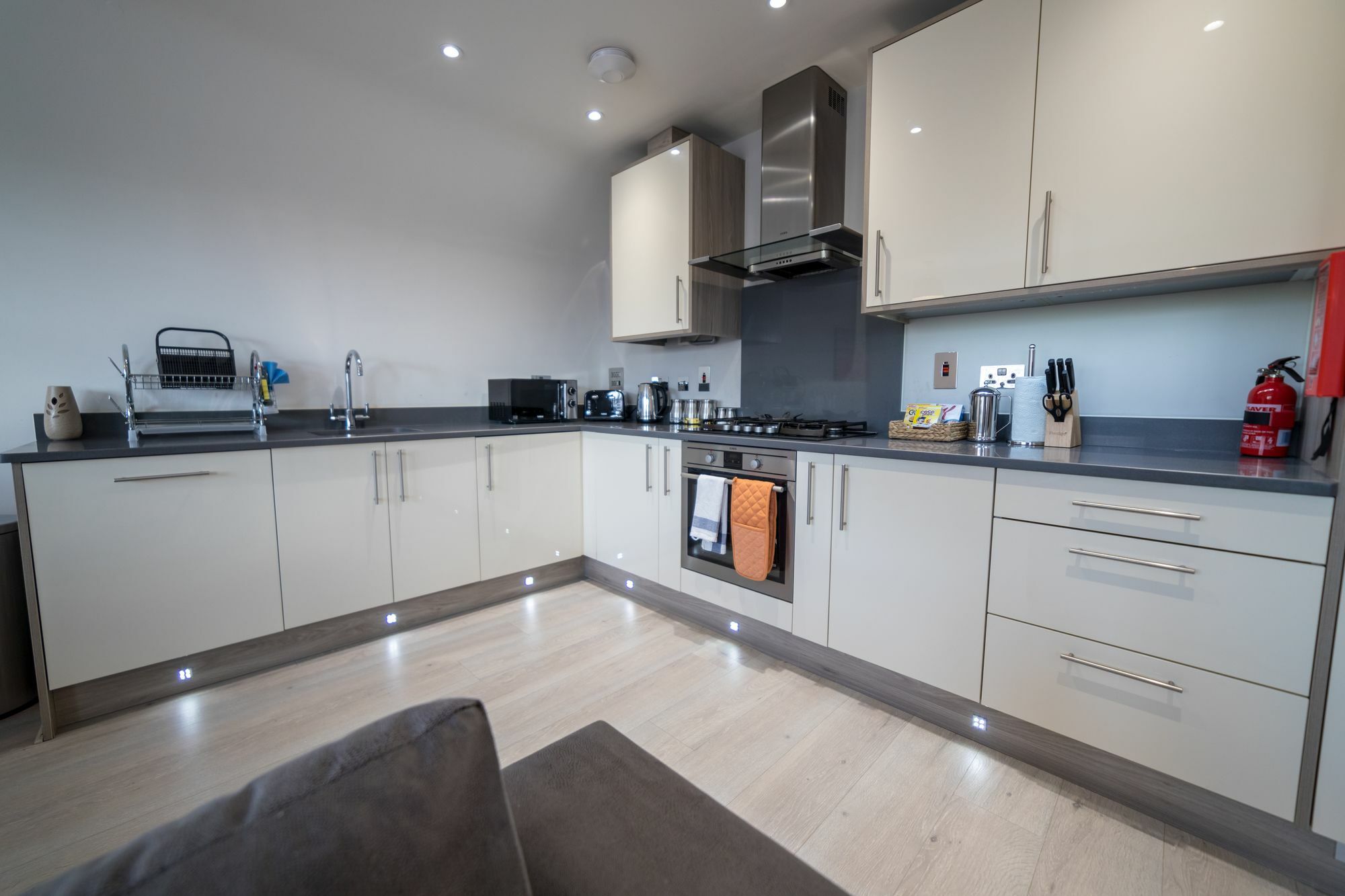 Helios Court Penthouse Serviced Apartment By Ferndale メイデンヘッド エクステリア 写真